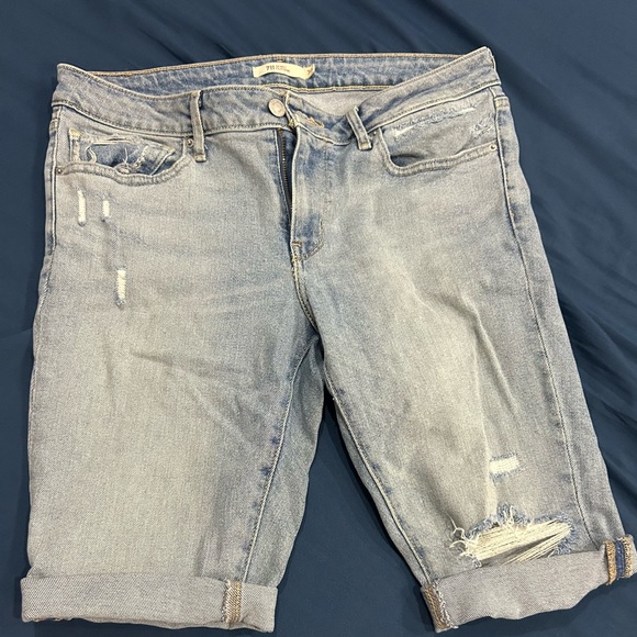 Levis shorts for sale in good condition - Picture 2 of 4